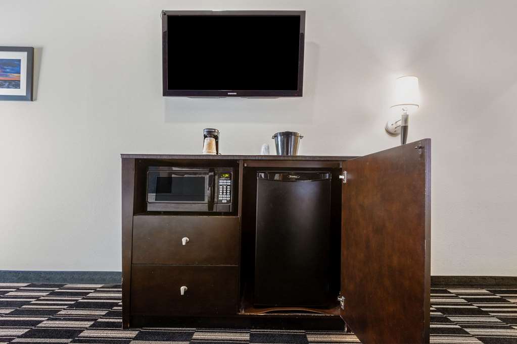 La Quinta Inn & Suites by Wyndham Alvin - photo 23