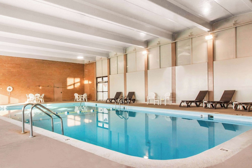 Comfort Inn & Suites Omaha Central - photo 21