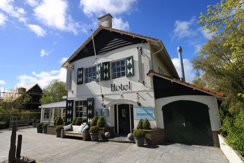 Strandhotel Dennenbos — hotel in Oostkapelle