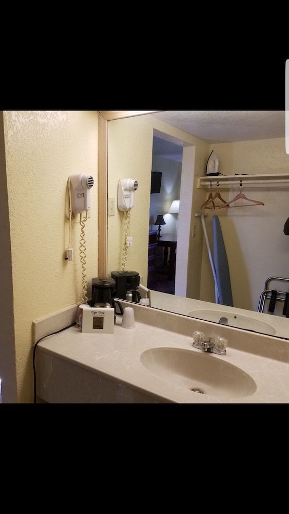 American Best Inn Perry - photo 11