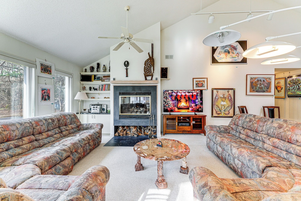 Peaceful Wooded Getaway w Deck in Millsboro in Millsboro, United States