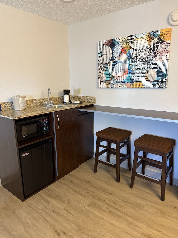 Microtel Inn & Suites by Wyndham Wheeling at Highlands - photo 16