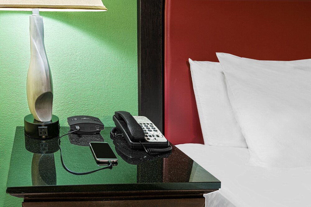 Crowne Plaza Suites Houston Near Sugar Land - photo 3