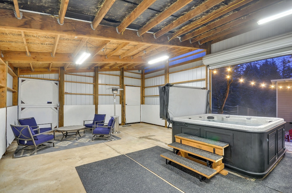 Washington Retreat: Fire Pit Hot Tub & Ping Pong — hotel in Washougal