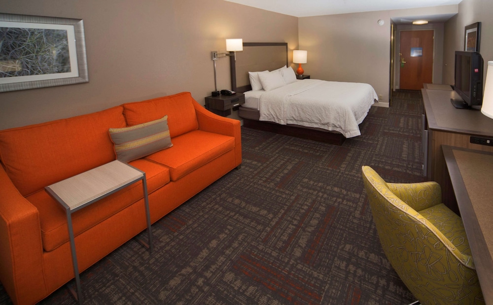 Hampton Inn & Suites Valdosta Conference Center - photo 42