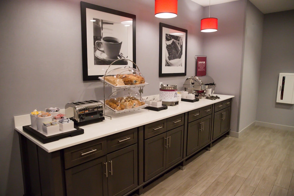 Hampton Inn Pontiac - photo 29