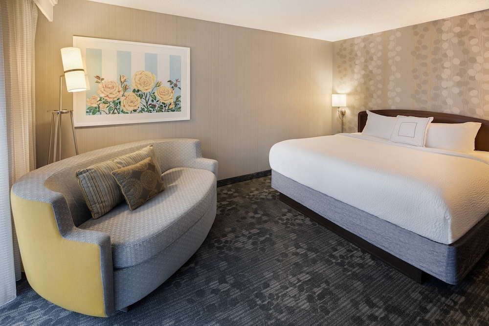 Courtyard by Marriott Grand Rapids Airport - photo 11