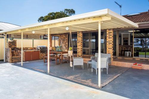 Enchante Pet Friendly Absolute Waterfront Fireplace — Culburra Beach