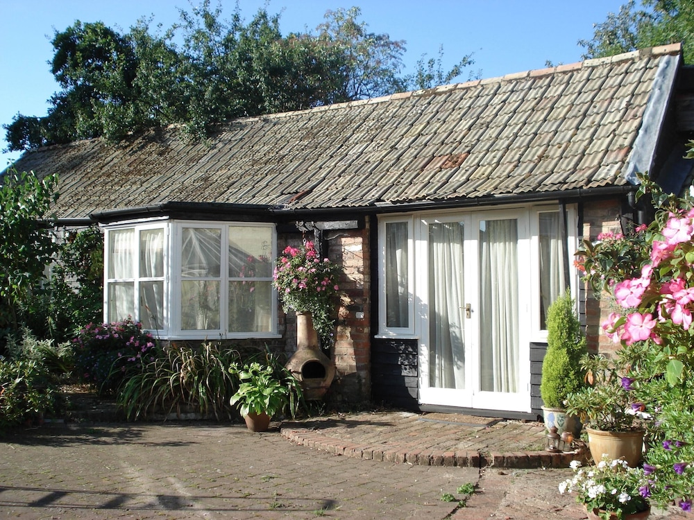 The Blue Cow — 5-Star Luxury Hotel in Huntingdon, United Kingdom