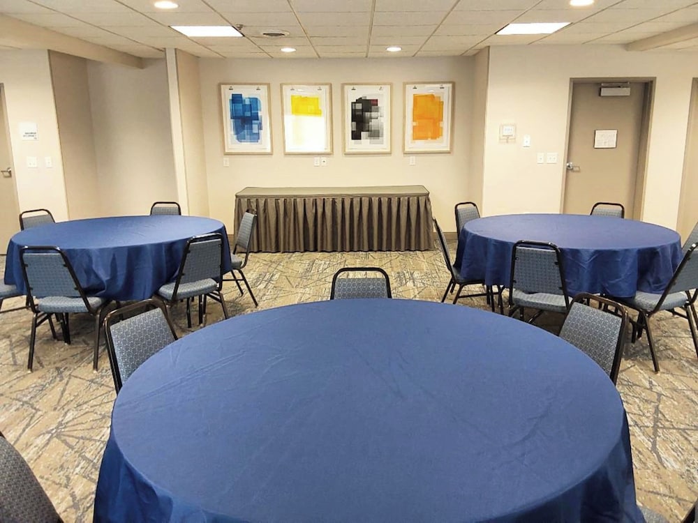 Holiday Inn Express & Suites Antigo by IHG - photo 45