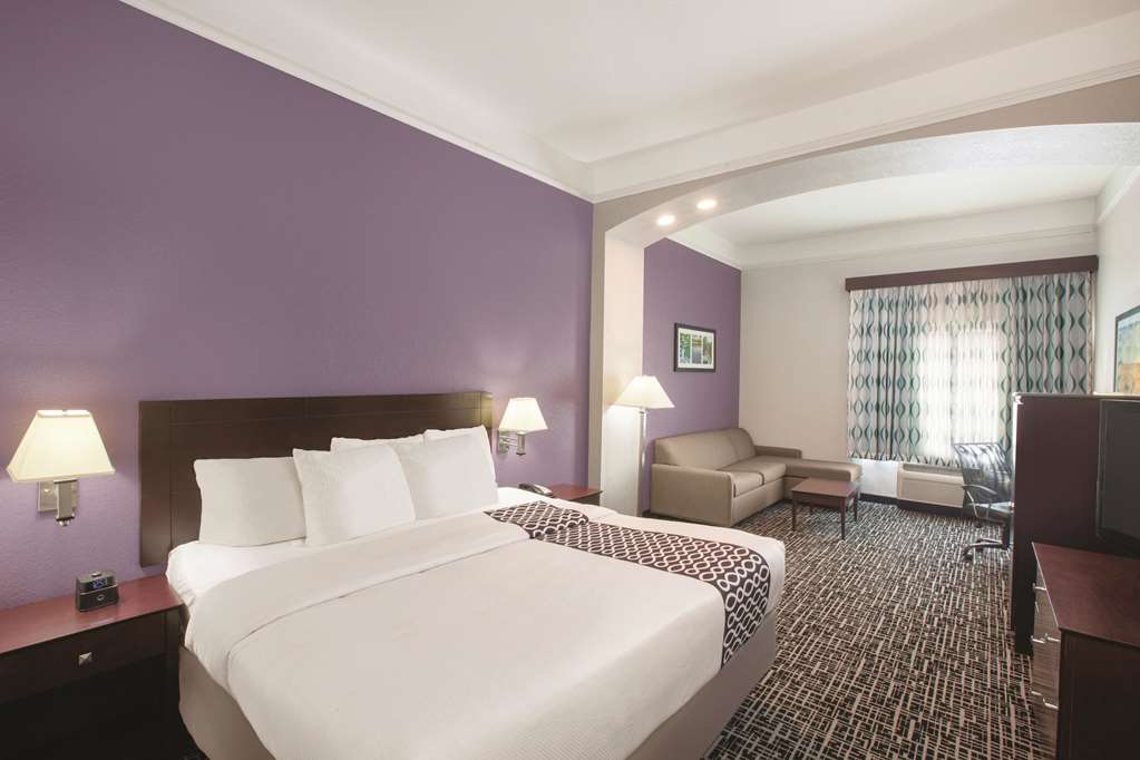 La Quinta Inn & Suites by Wyndham Mansfield TX - photo 14