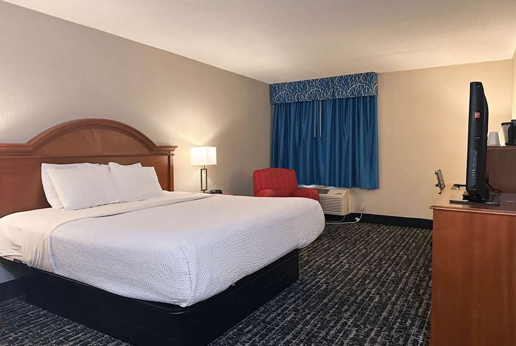 Baymont by Wyndham Indianapolis South - photo 17