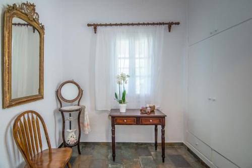 Mandrakia Bliss House — 4-Star Luxury Hotel in Milos, Greece