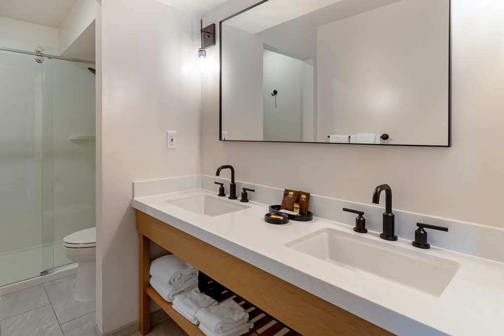 Best Western Plus Inn At The Vines - photo 32