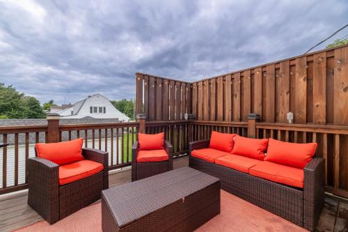 Near Makers Mark & Bardstown Hot Tub Dogs Welcome EV Chrger — Springfield — photo 3