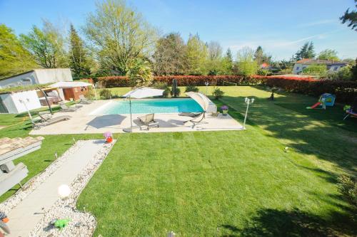 Villa de Vacances Moderne a Cote de Bergerac — 4-Star Luxury Hotel in Prigonrieux, France