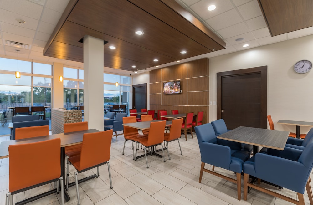 Holiday Inn Express and Suites San Marcos South by IHG - photo 33
