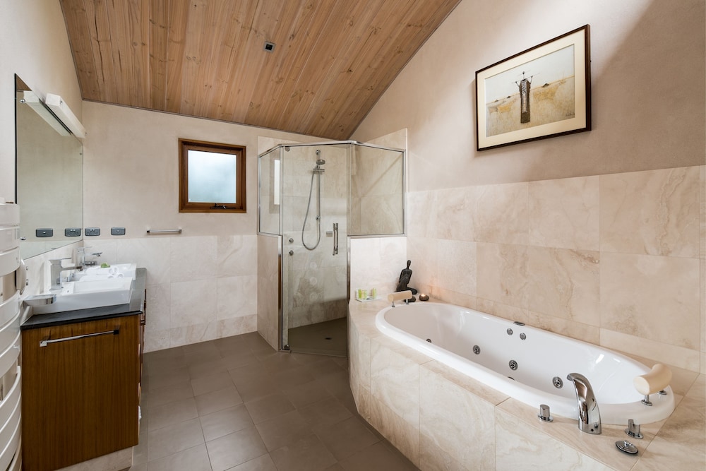 Aiyana Retreat — 4-Star Luxury Hotel in Denmark, Australia