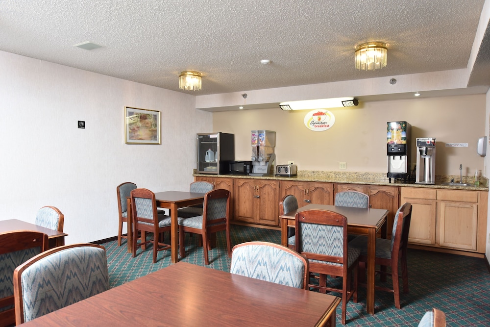 Super 8 by Wyndham Springfield Battlefield - photo 12