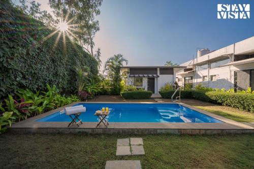 Mehta Mansion by StayVista A Villa with a Swimming Pool and Pool Table — 4-Star Luxury Hotel in Lonavla, India