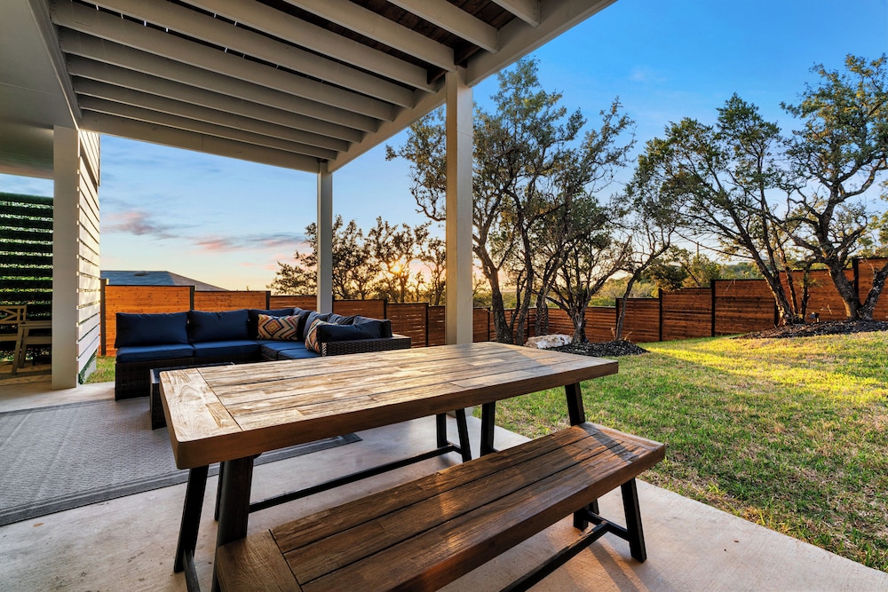 Lago Vista Home with Game Room and Outdoor Tub — 4-Star Luxury Hotel in Lago Vista, United States