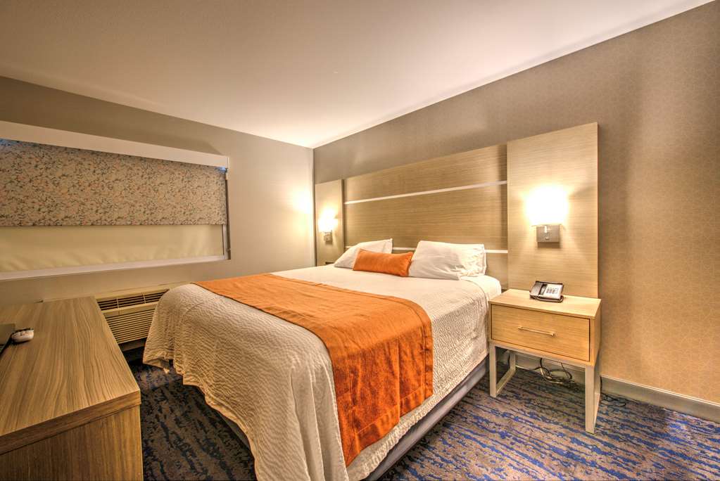 Best Western Plus Media Center Inn & Suites - photo 35