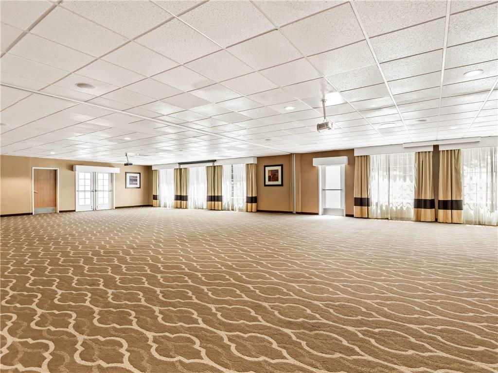 Comfort Suites Linn County - photo 51