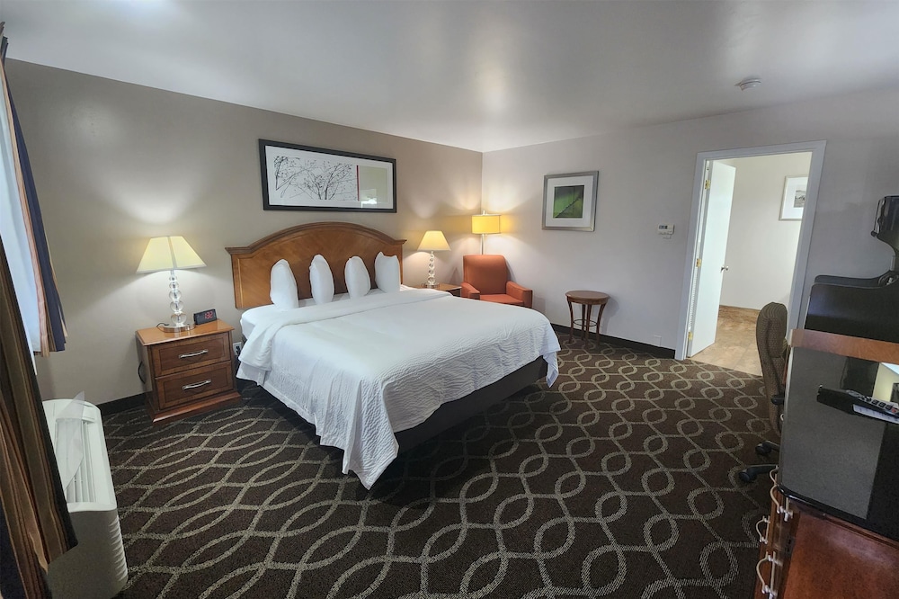 Ramada Bayside Inn & Suites Eureka - photo 13