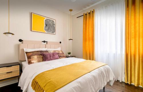 NEW Spacious Art Deco Modern 5 BD 3BA Condo — 4-Star Luxury Hotel in Chicago, United States