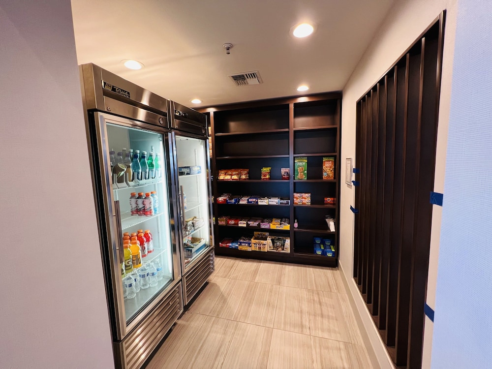 Holiday Inn Express & Suites Salinas by IHG - photo 19