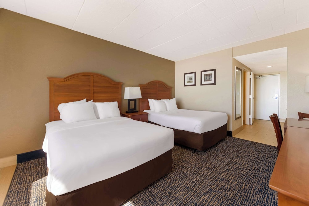 Comfort Inn South Oceanfront - photo 4