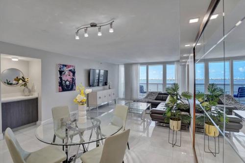 A Wave From It All Direct water views — 4-Star Luxury Hotel in Miami, United States