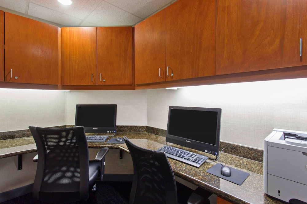 Hampton Inn & Suites Clovis Airport North - photo 28