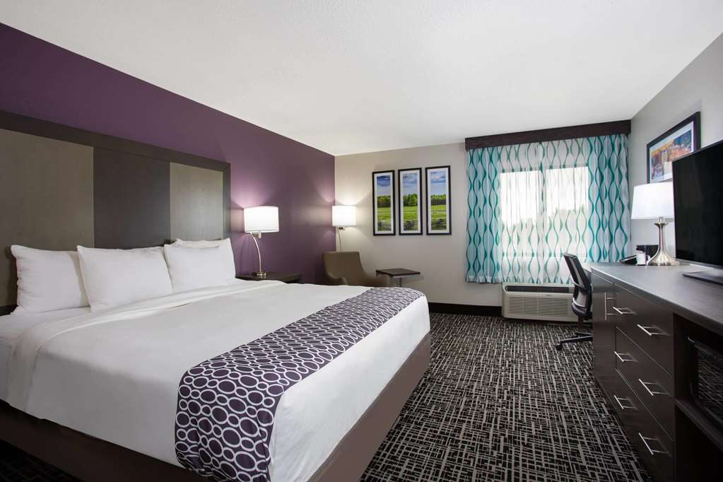 La Quinta Inn & Suites by Wyndham Roanoke Salem - photo 19