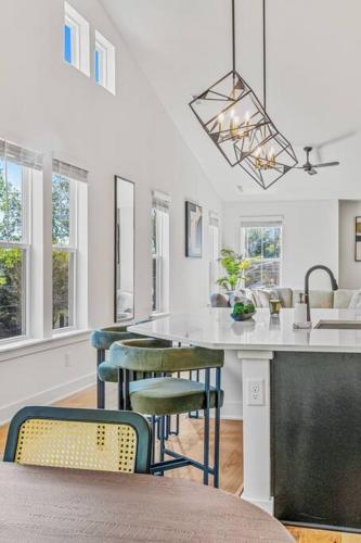 Modern 4BR Retreat in Uptown in Charlotte, United States