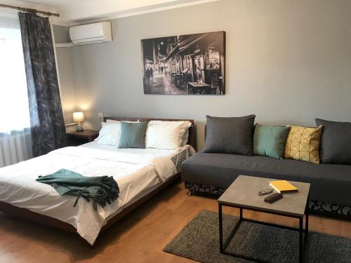 Vv51 14 Two Separate Bedrooms Olympic Stadium Near Khreschatyk Palace of Sports Velyka Vasylkivska St. 51 - carbon neutral hotel in Kyiv