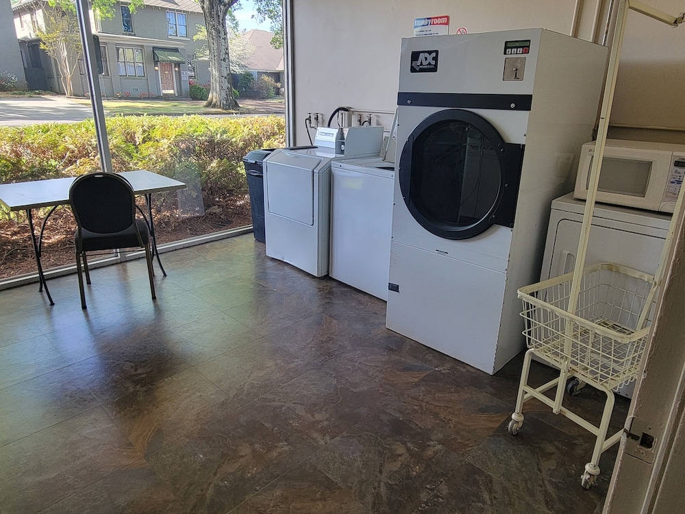 Studio 9 Inn & Suites - photo 15