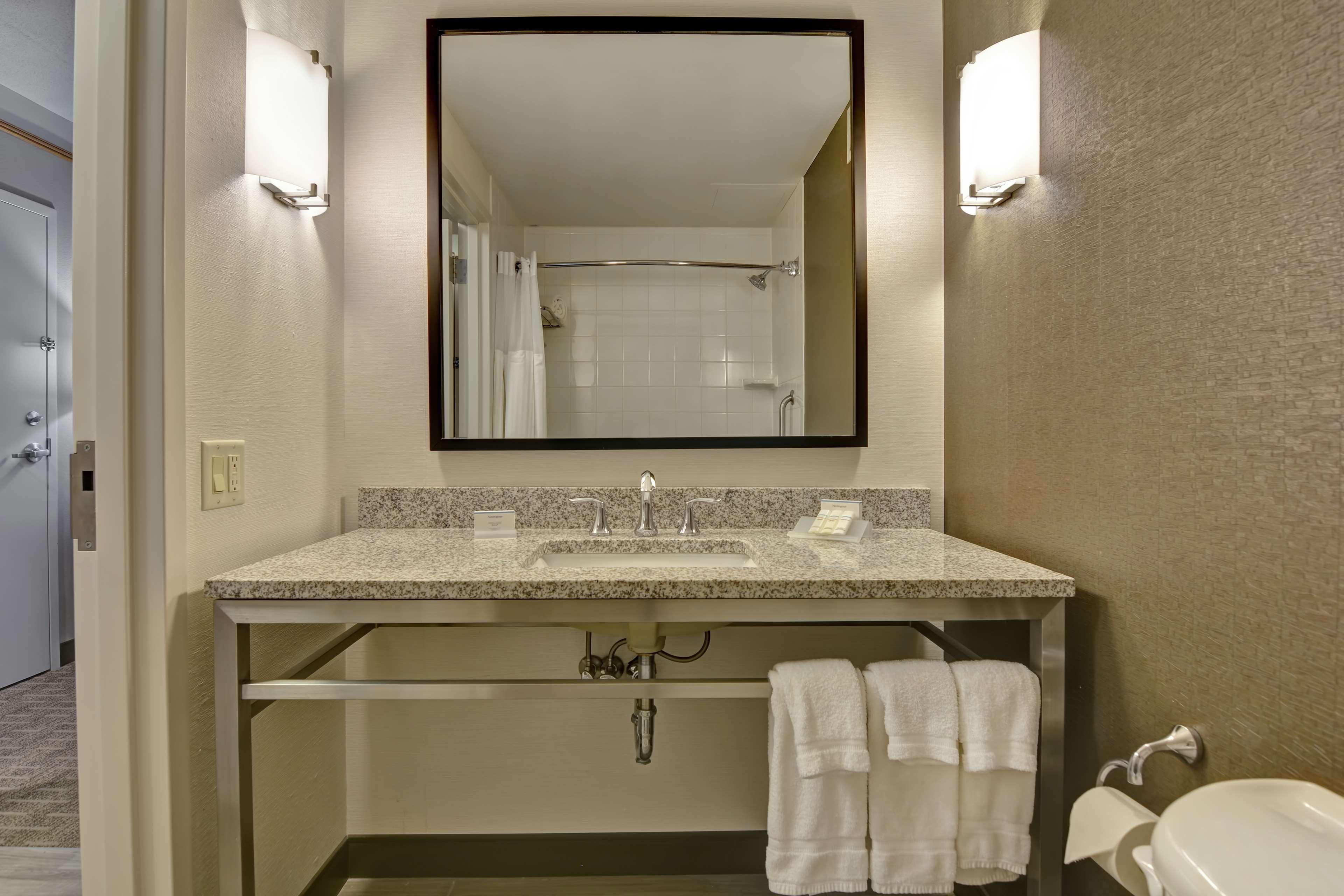 Hilton Garden Inn Appleton Kimberly - photo 43