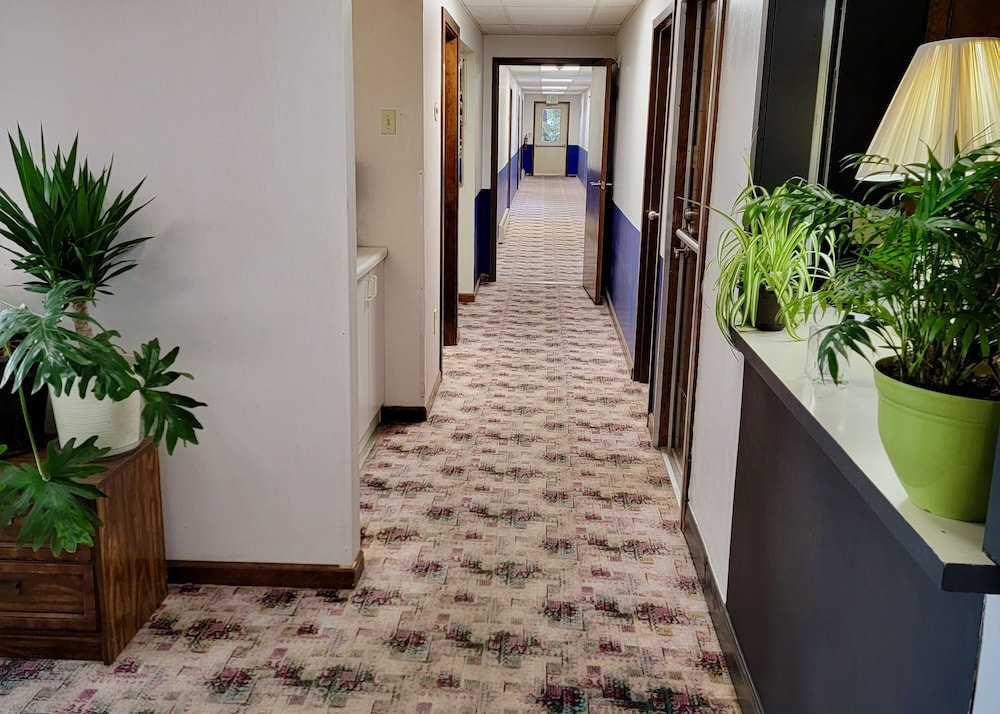 South Side Inn Burlington - photo 34