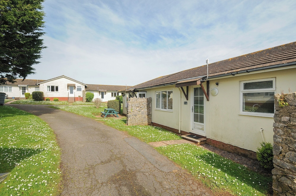Chalet 27 at Landscove Holiday Park — 4-Star Luxury Hotel in Brixham, United Kingdom