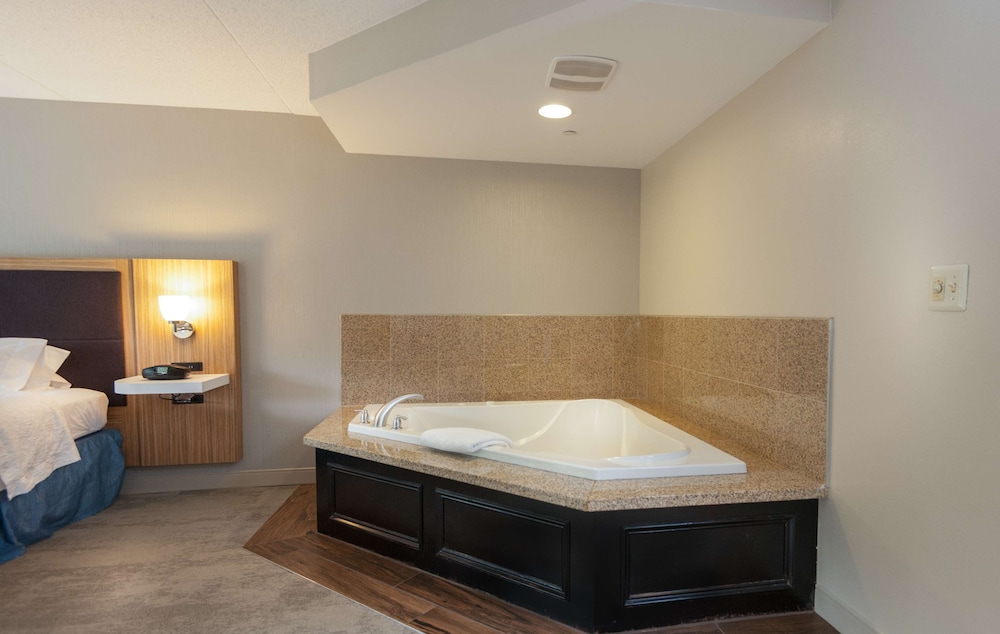 Hampton Inn Doylestown - photo 37