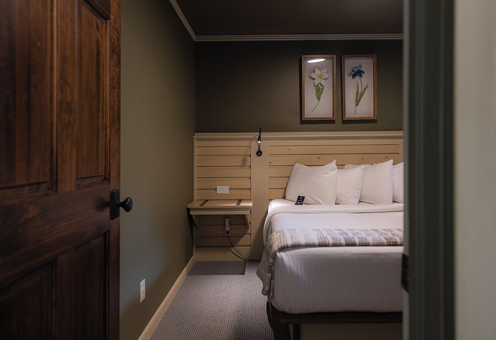 Highland Haven Creekside Inn - photo 21