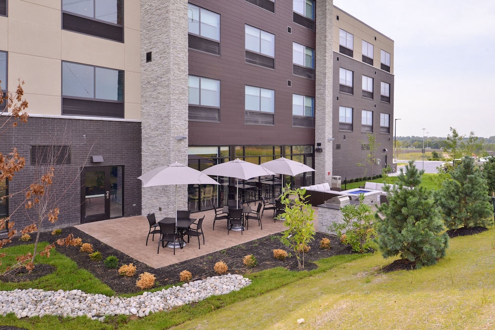 Holiday Inn Express & Suites Olathe West by IHG - photo 23