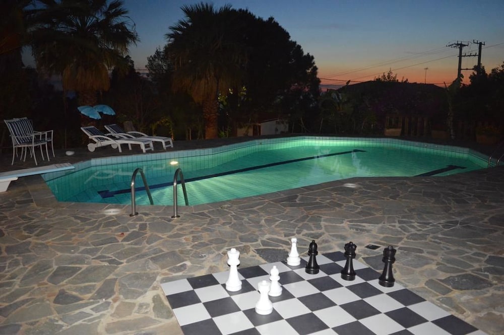 Luxury Villa Suites Lagonissi — 4-Star Luxury Hotel in Vari, Greece