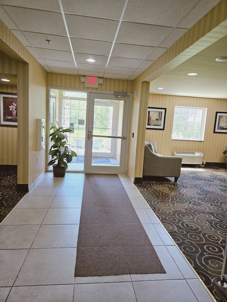 Cobblestone Inn & Suites Bloomfield - photo 3
