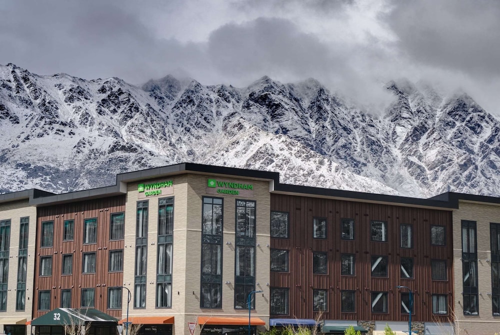 Wyndham Garden Remarkables Park Queenstown — hotel near Queenstown Airport