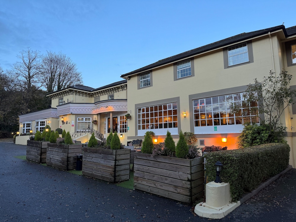 Reigate Manor Hotel - carbon neutral hotel in Reigate