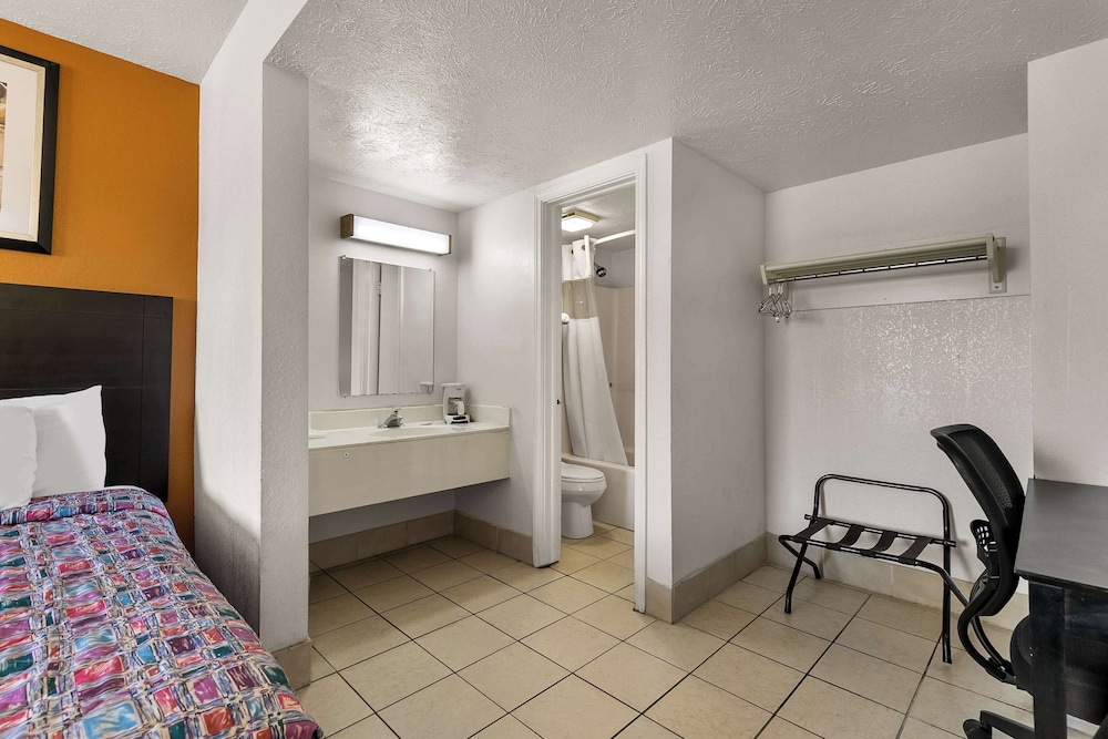 Americas Best Value Inn Lincoln - photo 11