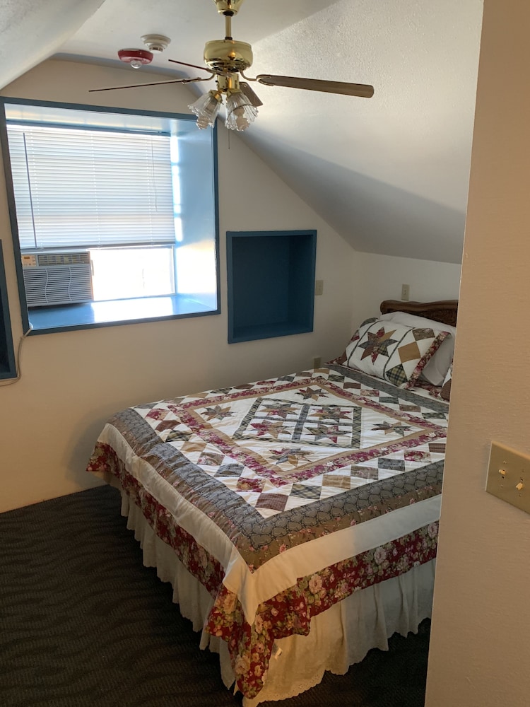 Sugarloaf Mountain Motel - photo 9