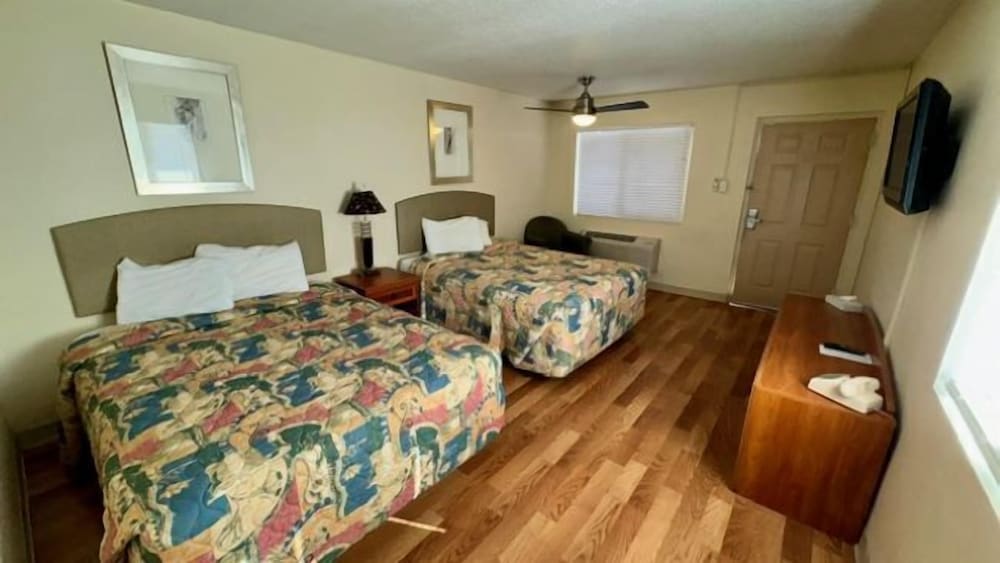 Big Chile Inn & Suites - photo 9